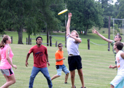 kids playing ultimate frisbee